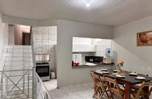 Duplex Até 10 Hóspedes 3 quartos Ar condicionado 2 camas casal 5 camas solteiro Garagem para 3 carros proximo ao Centro e Shopping - Foto 7