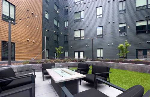 Boho-Luxe Studio - Pink Accents & Mountain Calm - Foto 15