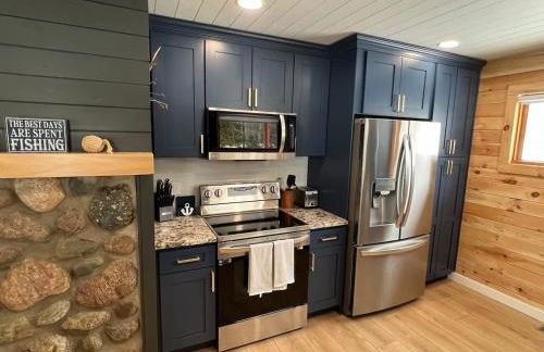 'Lakeside' Cottage with porch and sandy beach - Photo 9