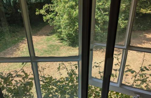 Period Thatched Cottage Towcester - Photo 48