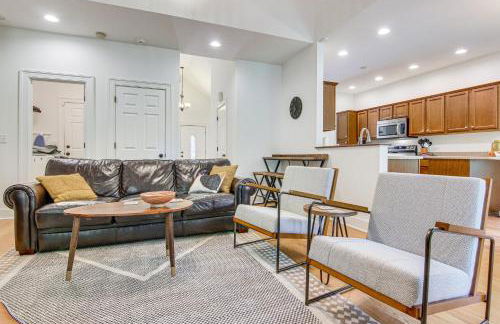 Black Mountain Hideaway with Hot Tub and Pool Table! - Foto 5