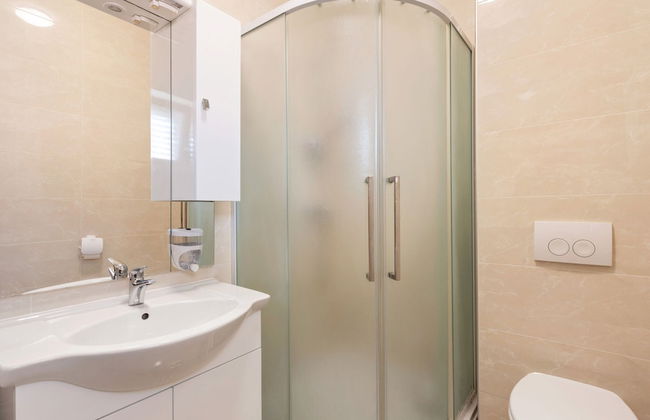 Simplistic Apartment in Neviđane near Sea - Foto 17