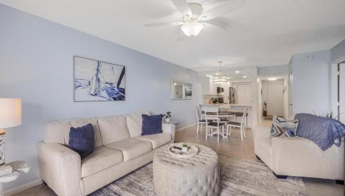 Walkout condo with beach access, pool and pickleball - Foto 3