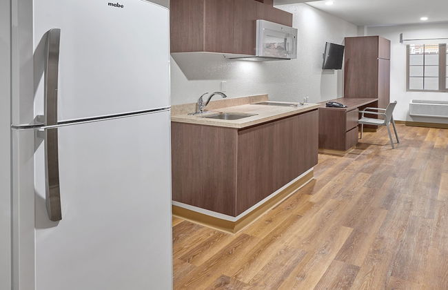 Extended Suites Ciudad del Carmen Aeropuerto - Photo 11