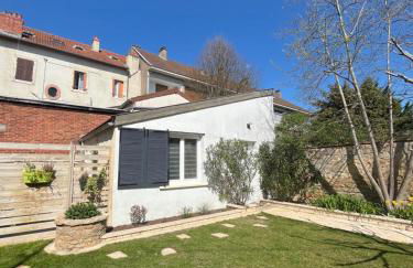 Petite maisonnette cosy et pleine de charme située à proximité du centre-ville - Foto 3