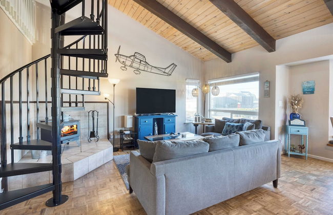 Steps to Beach w/ Patio+deck Foosball Happy Bottom Beach House by Avantstay - Foto 8