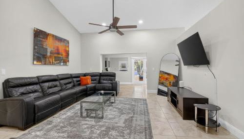 Family-Friendly Boca Gem! 4BR 3BA with Pool & Sauna - Foto 3