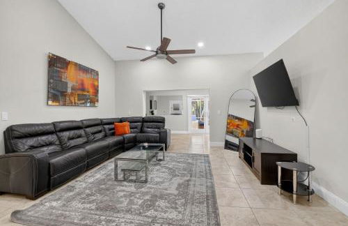 Family-Friendly Boca Gem! 4BR 3BA with Pool & Sauna - Foto 3