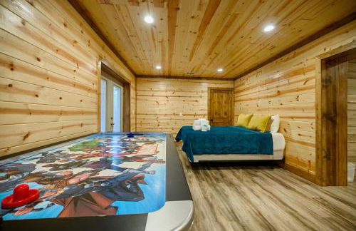 The Nomi Lodge - Sleeps 28 - Gorgeous Rustic Cabin, Centrally Located, Tons of Amenities - Photo 39