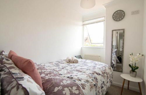 3 bed Modern Home, Vibrant & Stylish, Sleep upto 7 - Foto 6