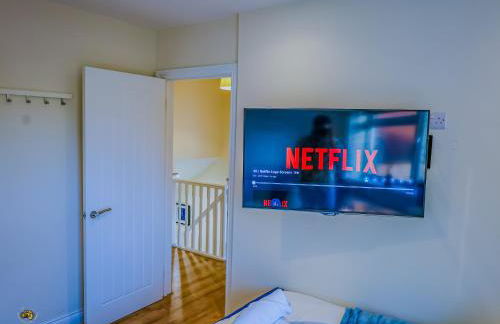 Deja Blue Luxury 3BR Home By AltoLuxoExperience Short Lets & Serviced Accommodation With Free Wifi & Parking - Foto 12