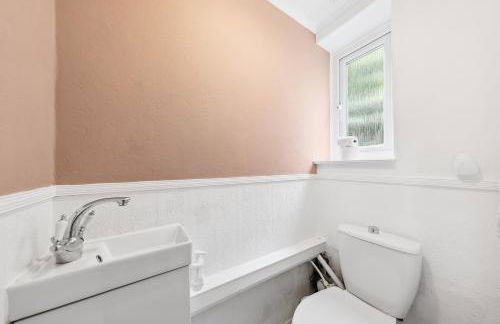 Modern and Comfortable Spacious 3 Bedroom House with Large Private Garden - Foto 23