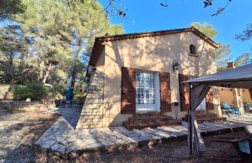 Les Ribas villa groupe, de 4 a 14 personnes, maison familiale, séjour nature, calme, Provence, Plaine des Maures, proche mer, Verdon, randonnée, terrain arboré, jeux enfants, pétanque, ping-pong, cuisine équipée, grande capacité, vacances en groupe - Foto 23