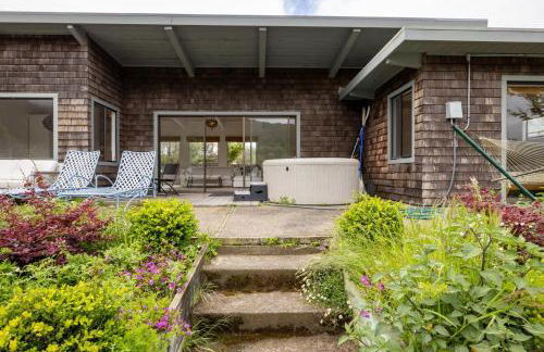 Dockside getaway with hot tub & dock - Foto 14