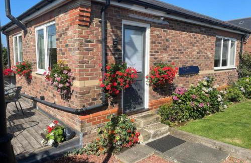 Stylish Morpeth Cottage with Log Burner, Garden and Free Parking - Foto 1