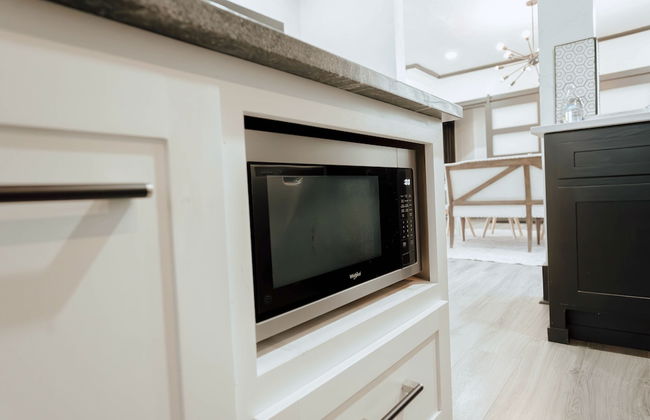 Cozy 6BR Home Near Plaza Dist -sleeps 15 - Photo 17