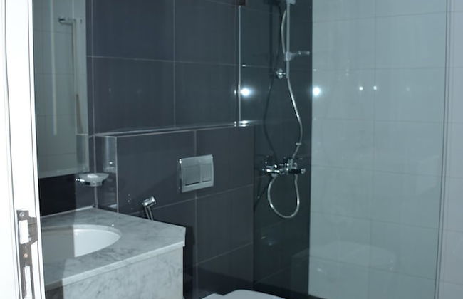 President Waves - Photo 21