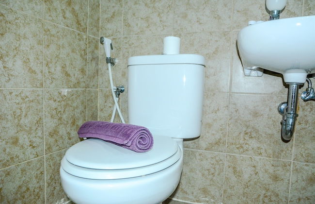 Modern Studio Grand Serpong Apartment By Travelio - Foto 8