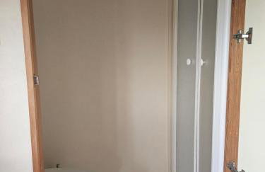 Cosy Off Grid Shepherds Hut with Wood Fired Hot Tub - Photo 3