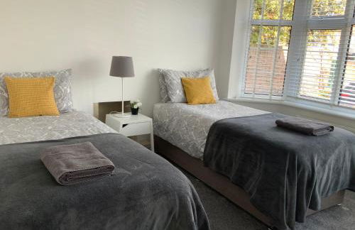 4 Bedroom House By Your Stay Solutions Short Lets & Serviced Accommodation Southampton With Terrace & Garden - Foto 54