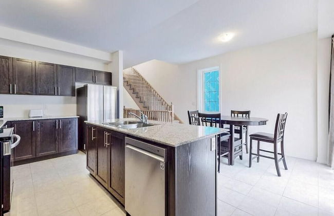 Elegant 3-bedroom House - Bowmanville - Foto 18