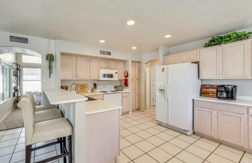 Swim with a View! Scenic Desert Retreat in Glendale - Foto 7