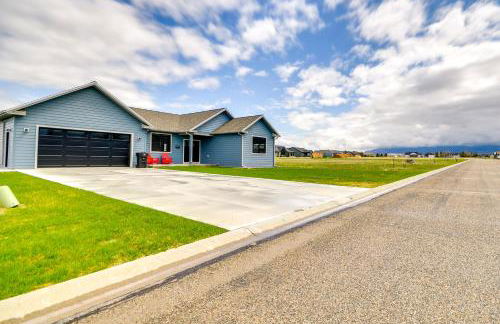 Sleek Red Lodge Home Rental with Private Hot Tub! - Foto 30