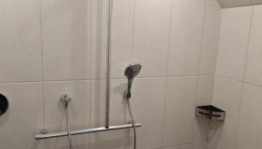 Haus 2 Etagen Garten 1 Badezimmer,1 Gäste Wc 200 Qm 5 Betten Gehoben mit Garten - Foto 3, Shower