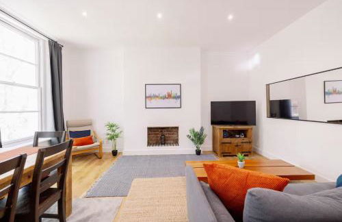 Bright, Spacious 2-bed, 5 mins from Tube, Sleeps 4 - Pass the Keys - Foto 10