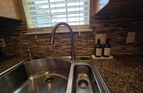 4 bedroom pet friendly grill under 5 min to airport and Choctaw Casino - Foto 39