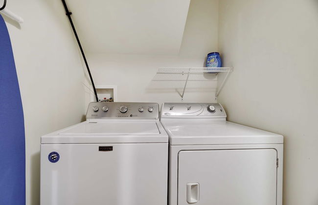 Woodland Oasis by Avantstay Hot Tub, Firepit, Walk to Lake - Photo 39