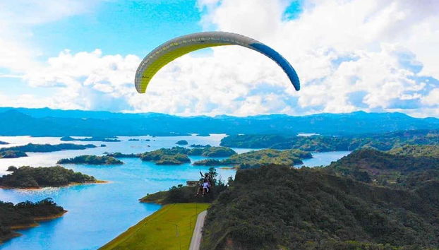 Paragliding in Guatapé - Foto 5