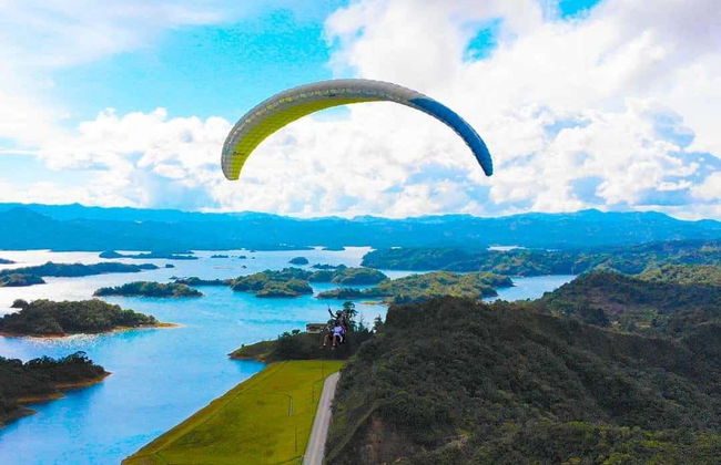 Paragliding in Guatapé - Photo 5