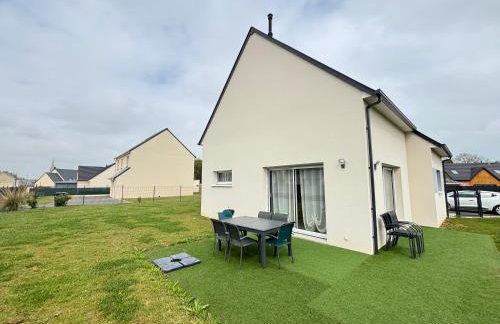 Les Voiles, maison bien équipée 10 p 2 sdb, 2 WC, spacieuse lumineuse avec jardin clos, garage, terrasse, parking privatif, à 950 m de la plage d'Asnelles et tous commerces, près de Bayeux et Arromanches, chiens bienvenus - Foto 8