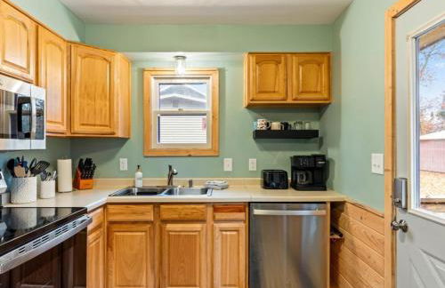 Cute Whitefish Cabin with Hot tub - Foto 15