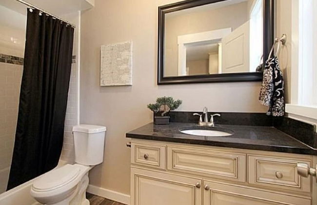 Historic Downtown Victorian Home - Photo 15