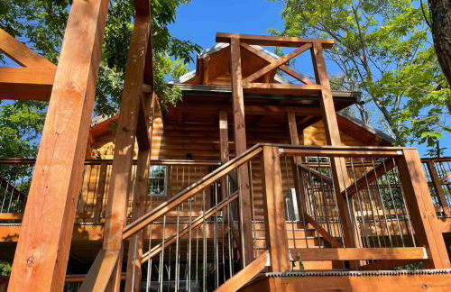 Cricket Hill Treehouse by Amish Country Lodging - Foto 1