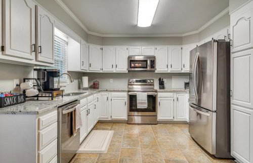 Private Yard and Deck High Point Home Base! - Foto 8