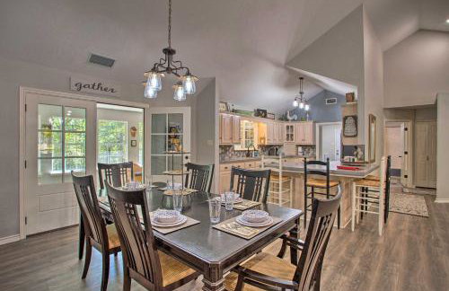 Holly Lake Retreat w/ 2 Community Pools & Yard - Foto 9