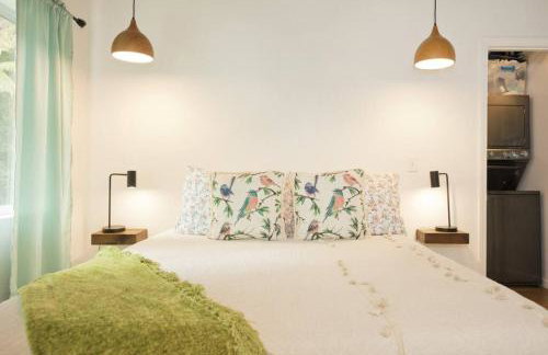 Romantic Retreat, Relax at Hot-tub, Indoor & Outdoor shower, firepit, 5 min to Hawaii Volcano park - Foto 13