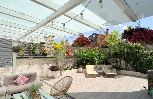 Chalet Familiar Jardín a 15 min centro y Warner - Foto 16