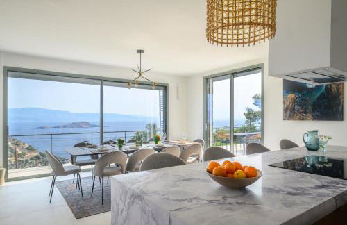 Newly Renovated Villa with Panoramic Sea Views - Foto 3