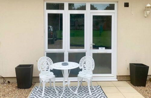 Stay on the grounds of this beautiful Manor house - Photo 4