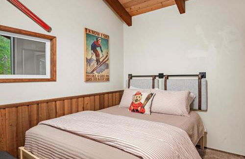 ZigZag Basecamp · Cozy Cabin Perfect for Nature Escapes w/ Hot Tub - Photo 22