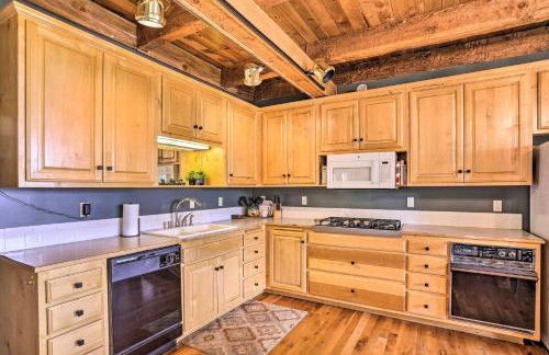 Peaceful Cabin with Mtn and River Views, Fire Pit - Foto 9