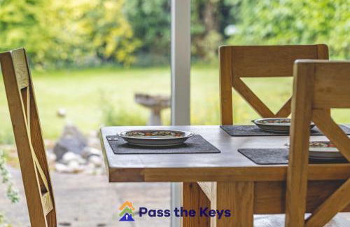 Detached countryside family home, set in extensive private gardens, with a hot tub - Pass the Keys - Photo 13