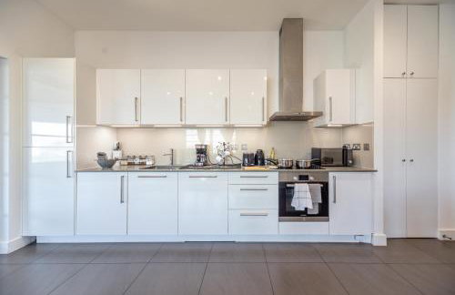Stylish 2 bed Flat in London with River Thames views Access to boat rides into London-Near O2 Arena and Excel, Fast Wi-Fi, Free Parking, Excellent links Elizabeth and Southeastern Train Line - Foto 5