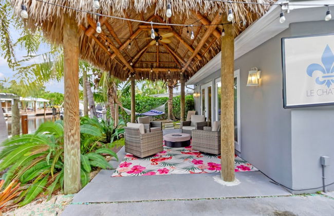 Flirty Flamingo Colorful Waterfront Escape w Pool - Foto 34