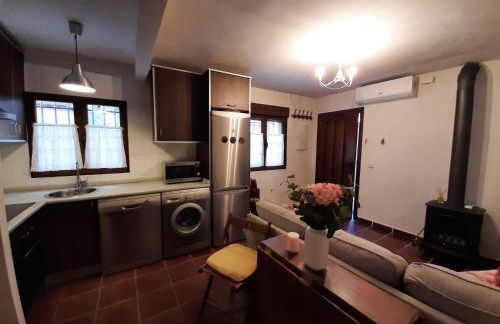 Casa con patio y chimenea en Piedralaves - Photo 7