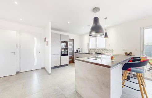 2 Bedroom Amazing Home In Landévant - Foto 8